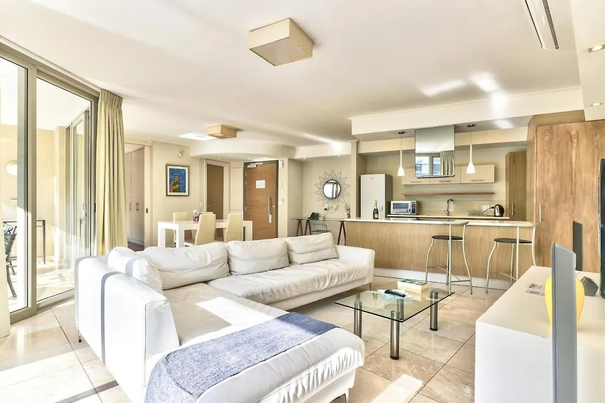 Cozy Apartment, Wifi, Centrally Located Cape Town Apartment